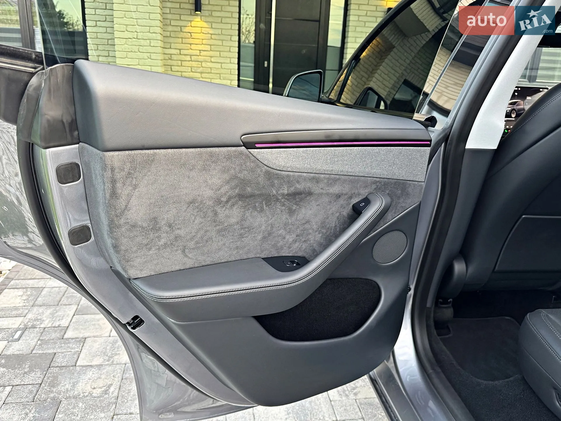 2025 Tesla Model Y - мініатюра 18