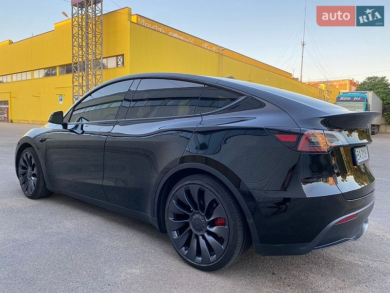 Tesla Model Y 2024