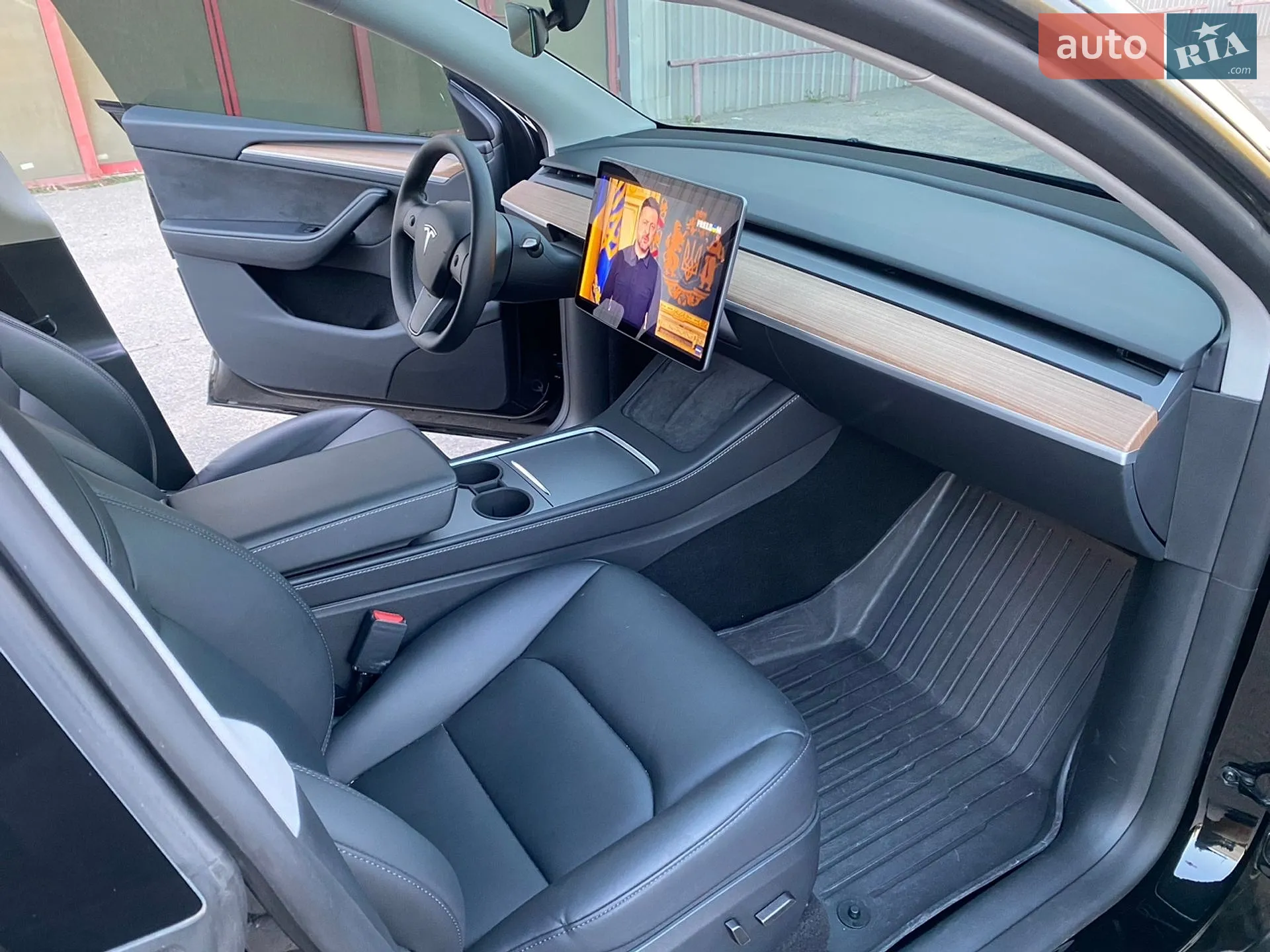2024 Tesla Model Y - мініатюра 9
