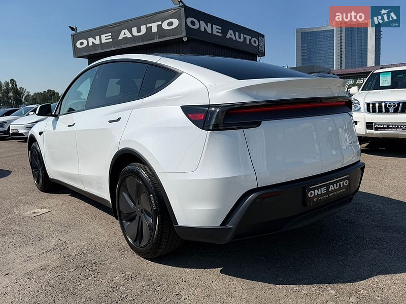 Позашляховик / Кросовер Tesla Model Y 2025 в Києві фото 8 Позашляховик / Кросовер Tesla Model Y 2025 в Києві