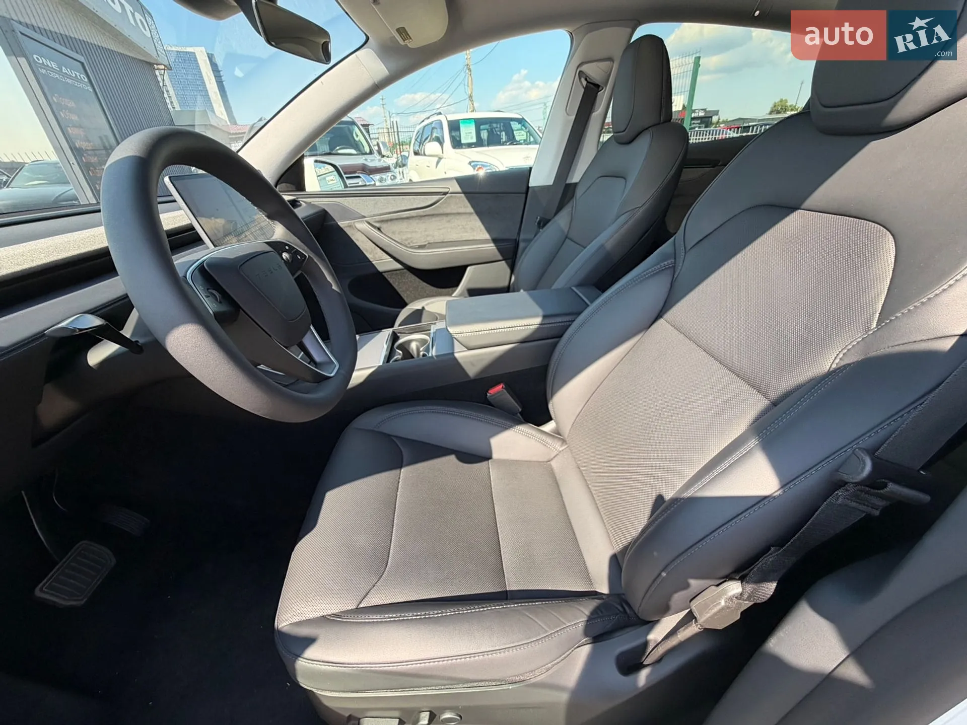 2025 Tesla Model Y - мініатюра 17