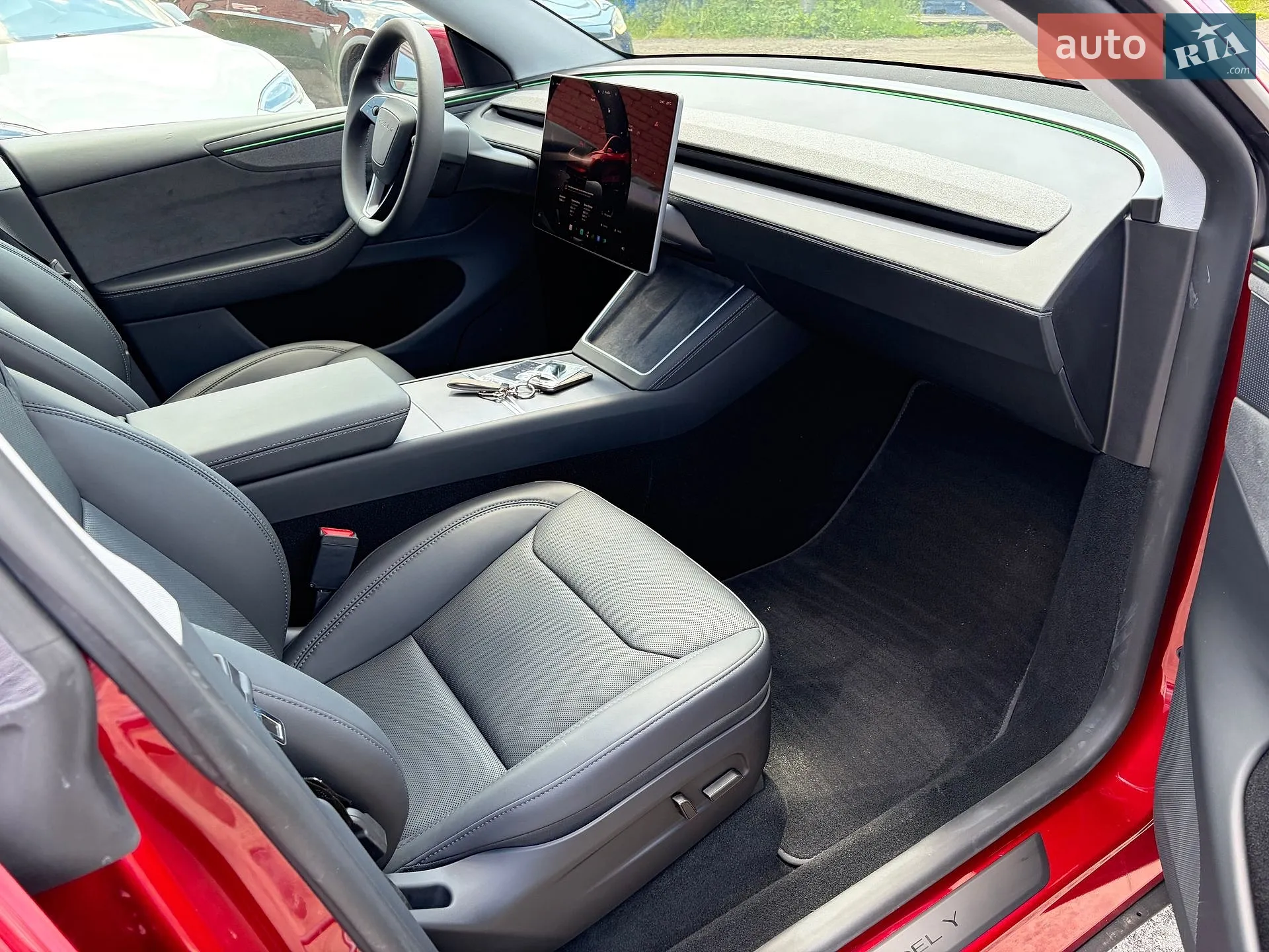 2025 Tesla Model Y - мініатюра 13