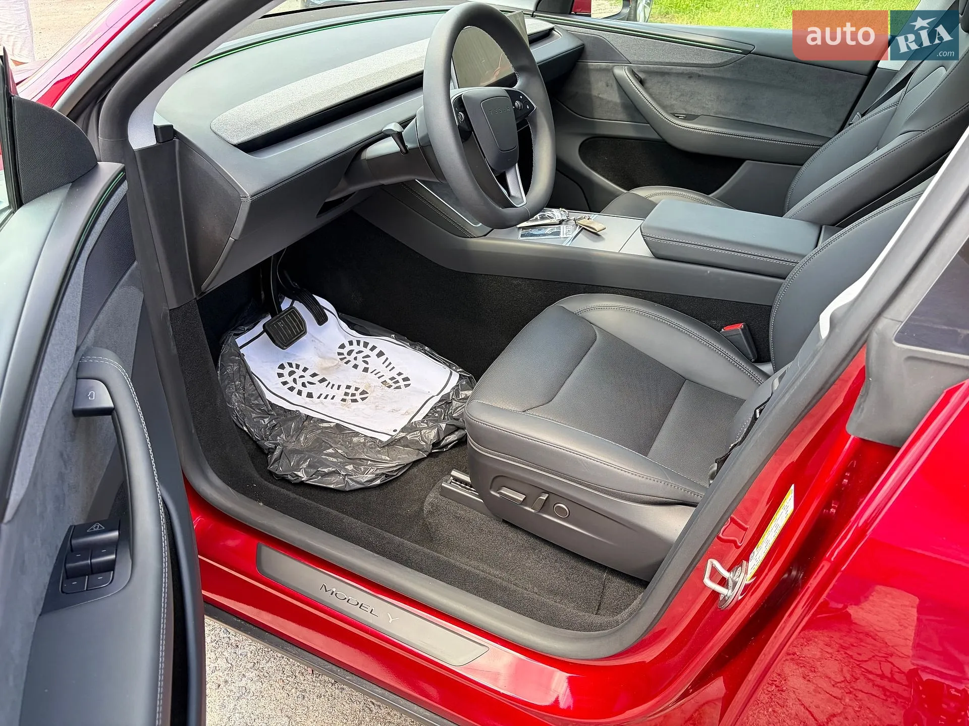 2025 Tesla Model Y - мініатюра 15