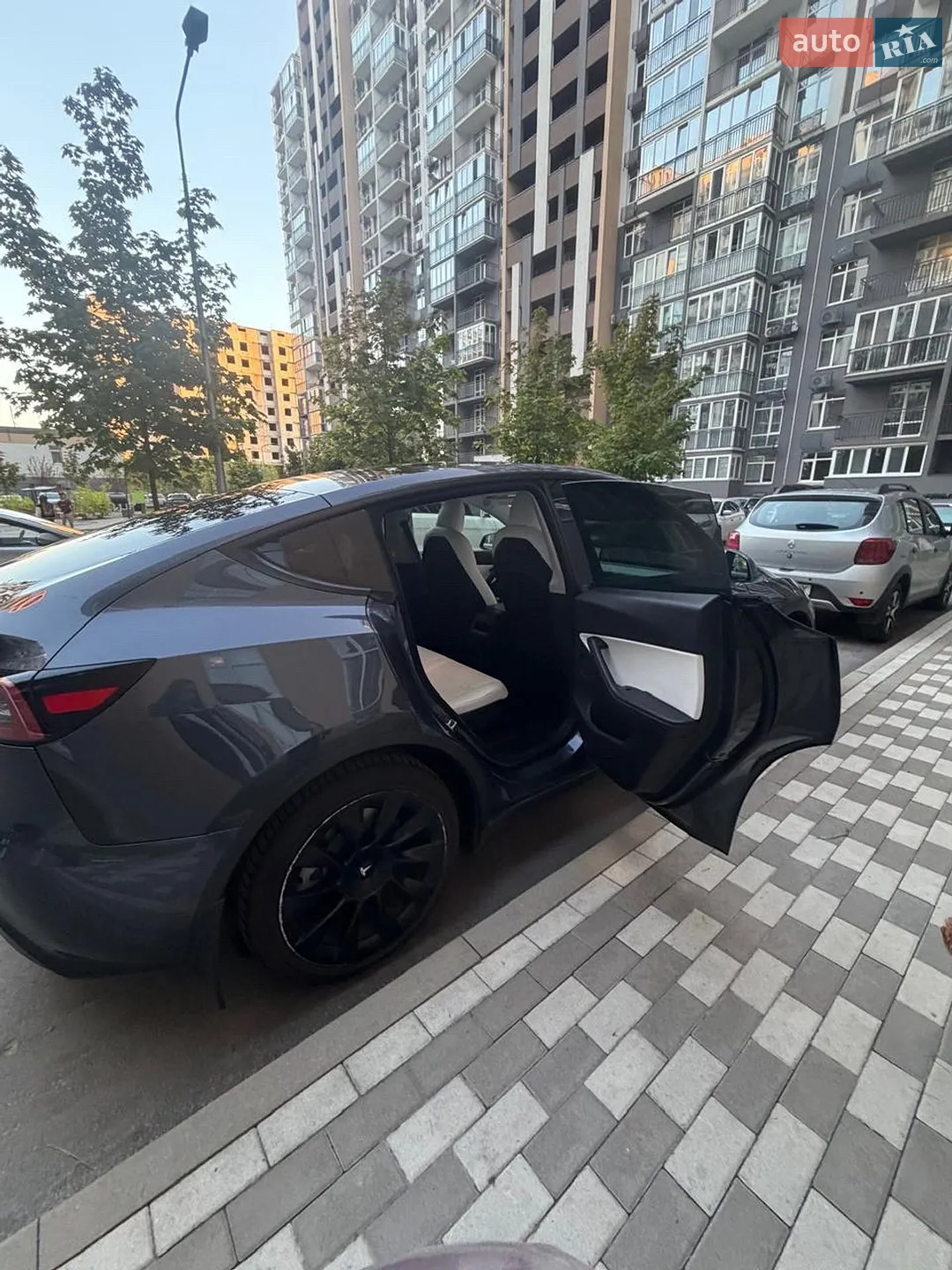 2022 Tesla Model Y - мініатюра 4
