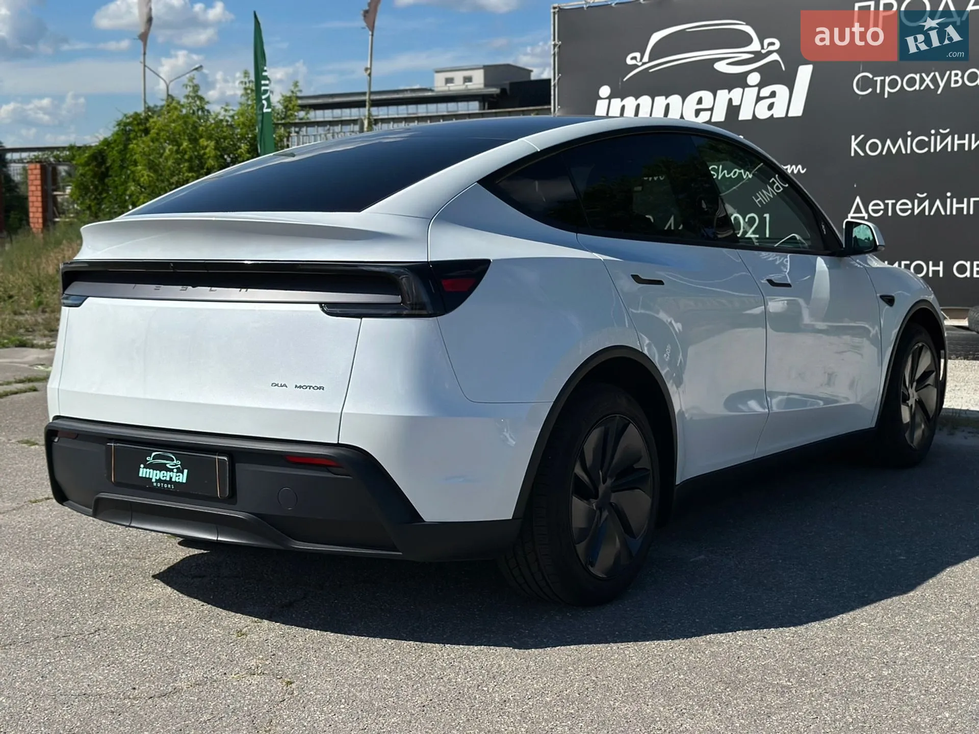 2025 Tesla Model Y - мініатюра 9