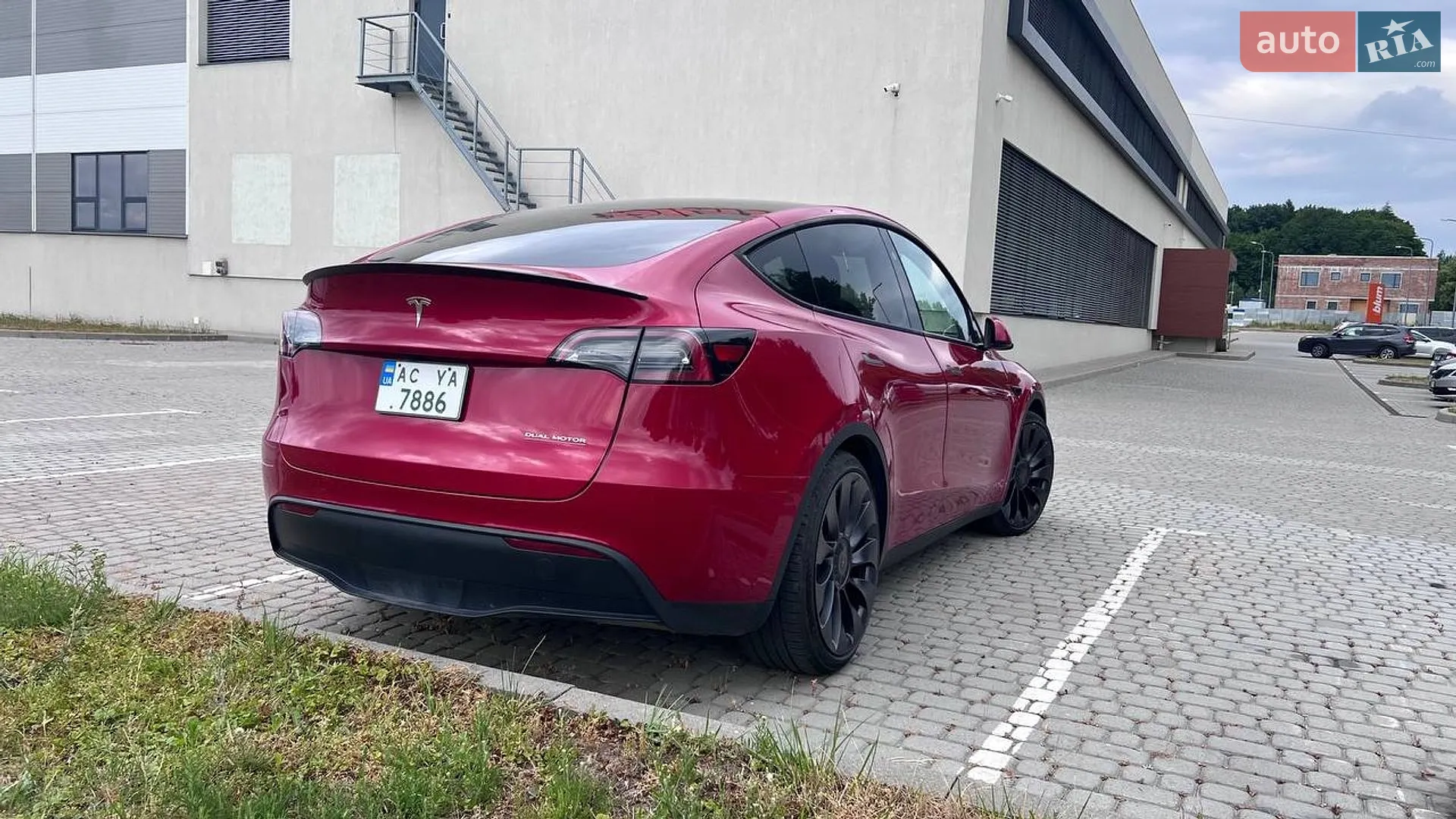 2023 Tesla Model Y - мініатюра 3