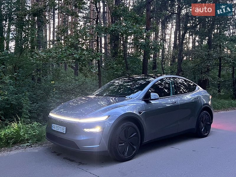 Tesla Model Y, фото з оголошення