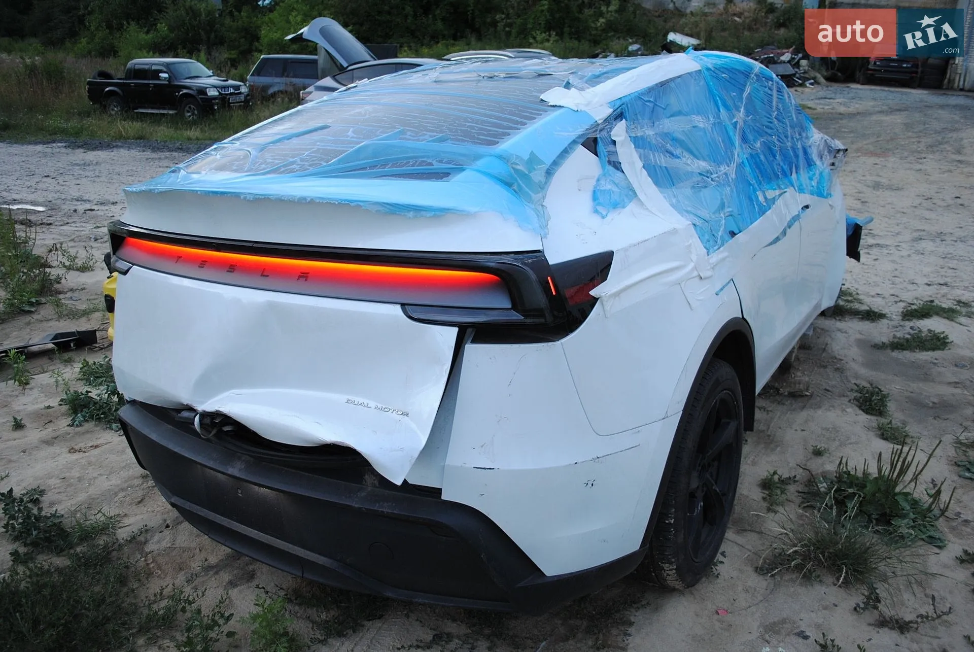 2025 Tesla Model Y - мініатюра 15