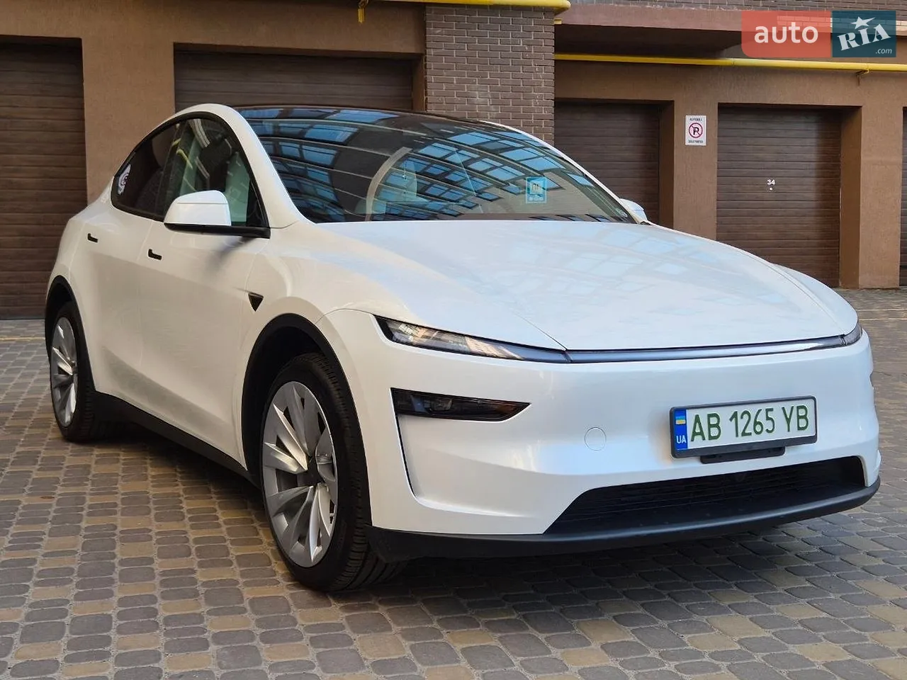 2025 Tesla Model Y - мініатюра 18