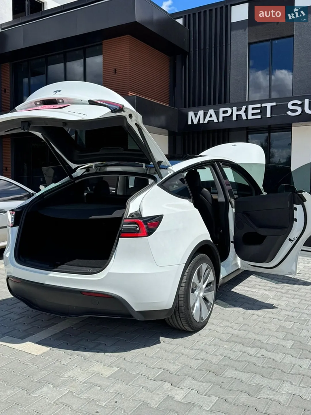 2023 Tesla Model Y - мініатюра 4