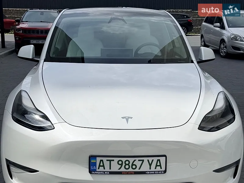 Tesla Model Y 2024