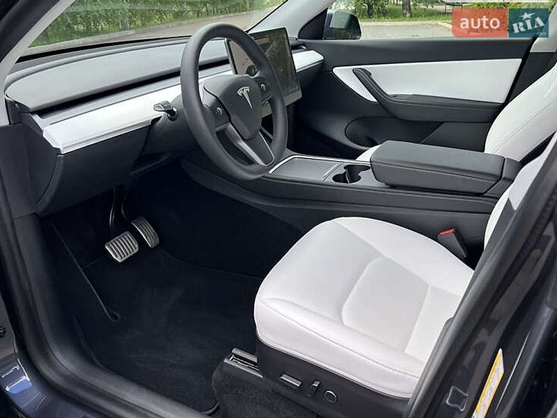 Внедорожник / Кроссовер Tesla Model Y 2021 в Львове