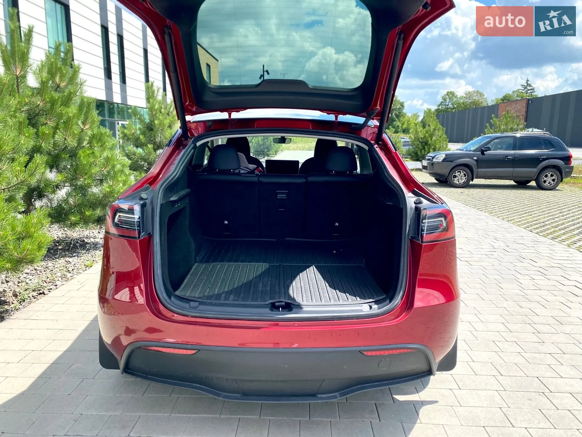 2024 Tesla Model Y - мініатюра 9