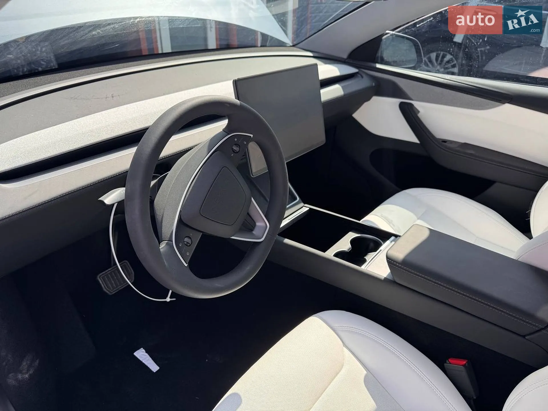 2025 Tesla Model Y - мініатюра 8