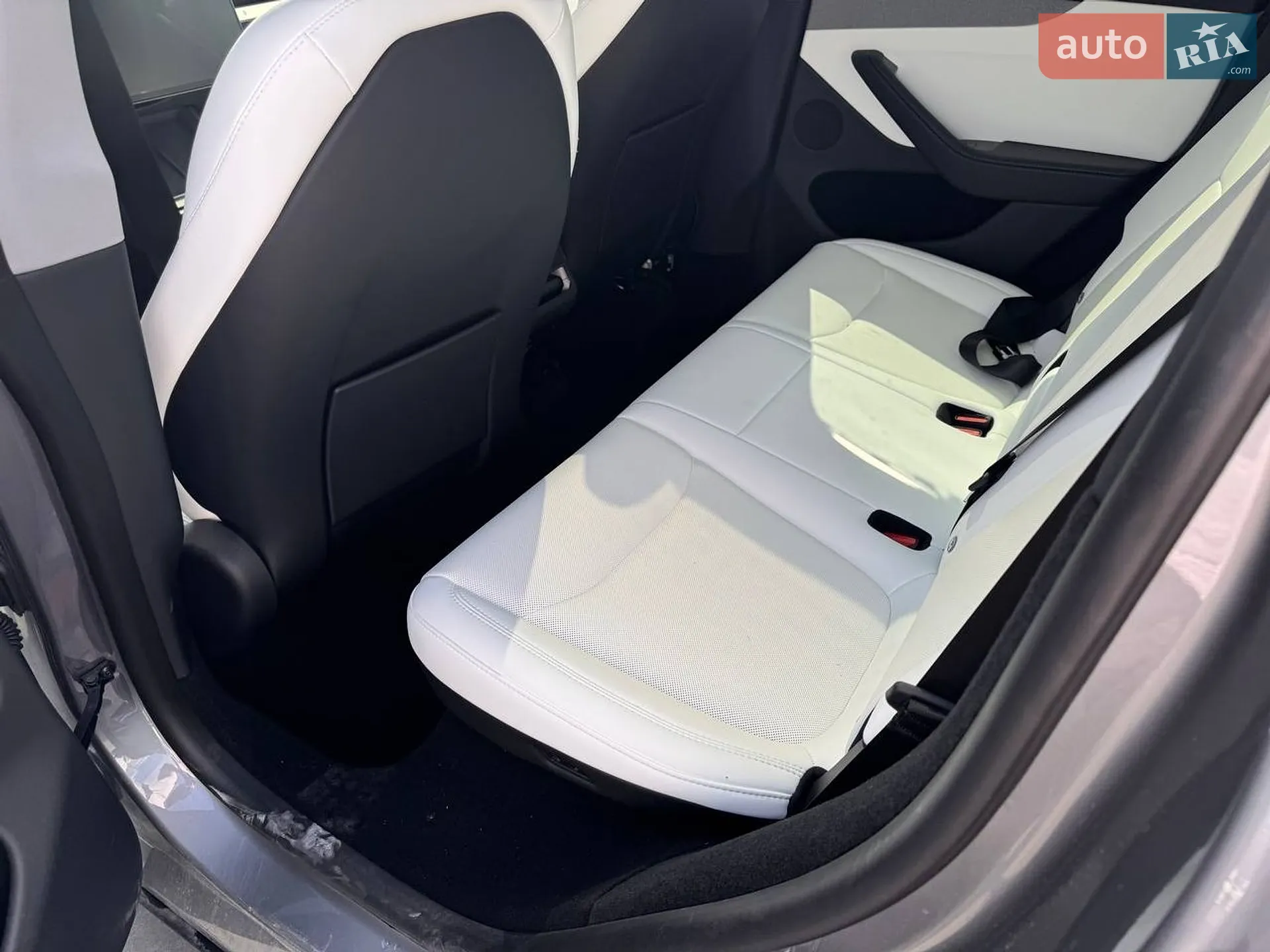 2025 Tesla Model Y - мініатюра 18