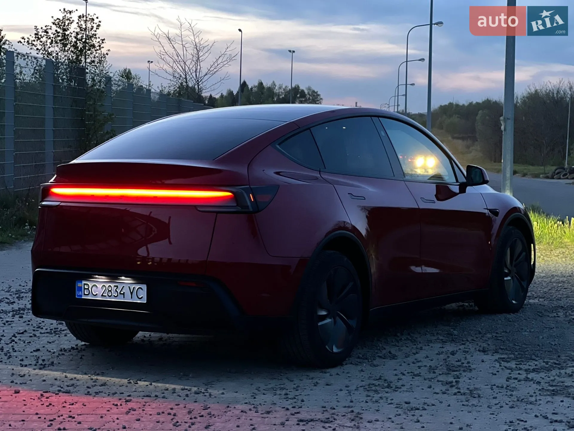 2025 Tesla Model Y - мініатюра 26