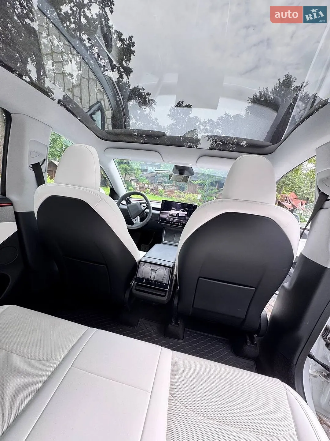 2025 Tesla Model Y - мініатюра 13