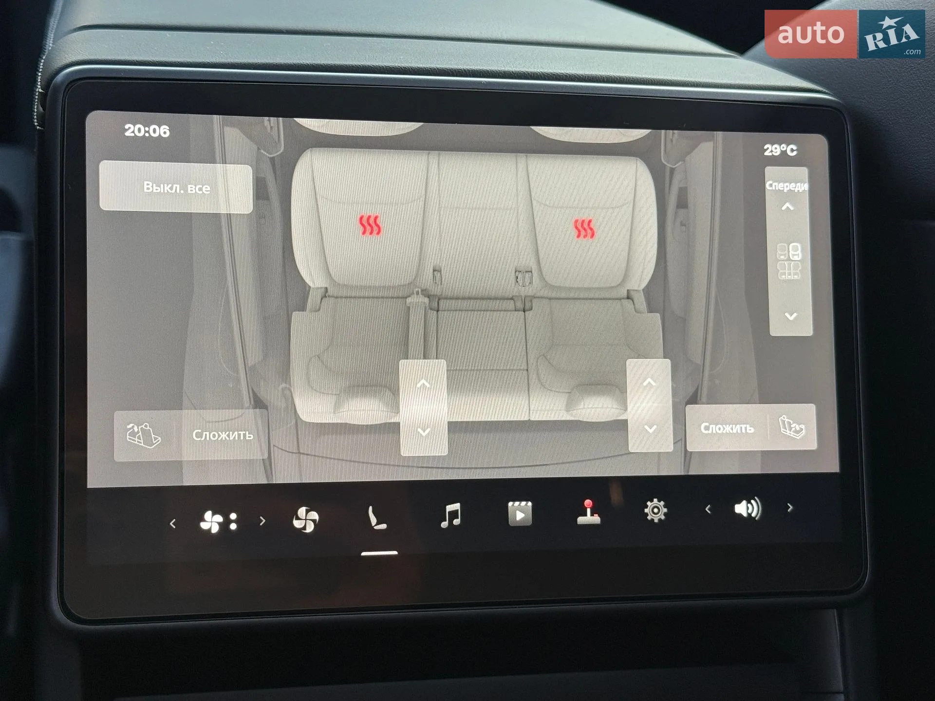 2025 Tesla Model Y - мініатюра 36