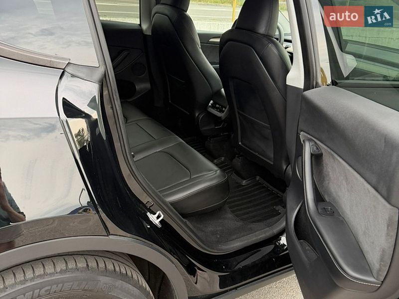 Внедорожник / Кроссовер Tesla Model Y 2023 в Киеве