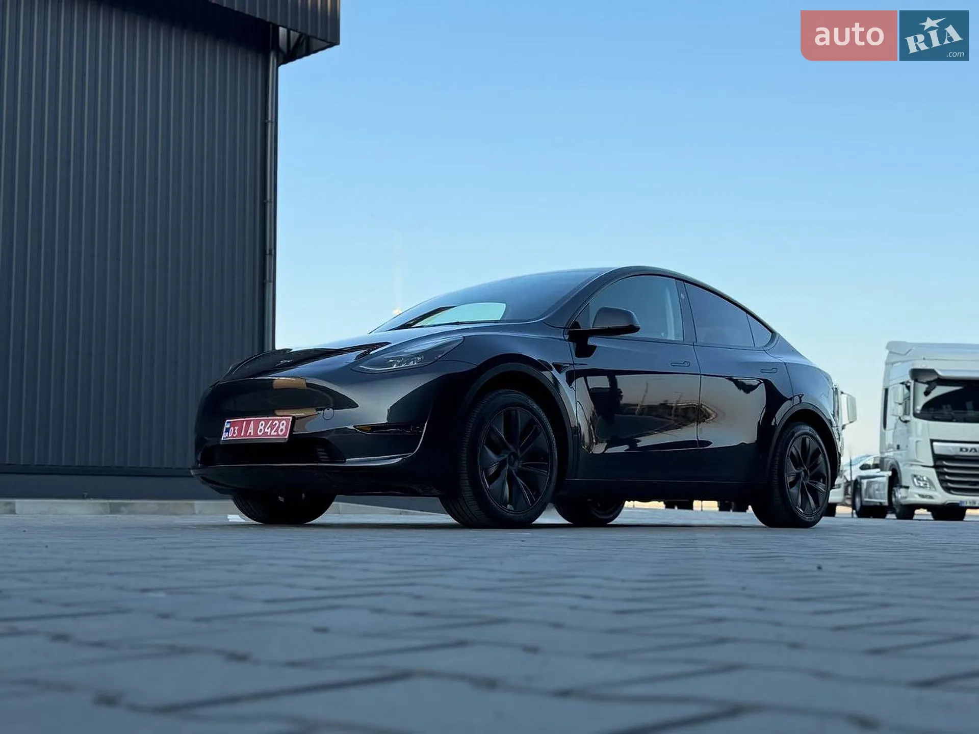 2025 Tesla Model Y - мініатюра 6