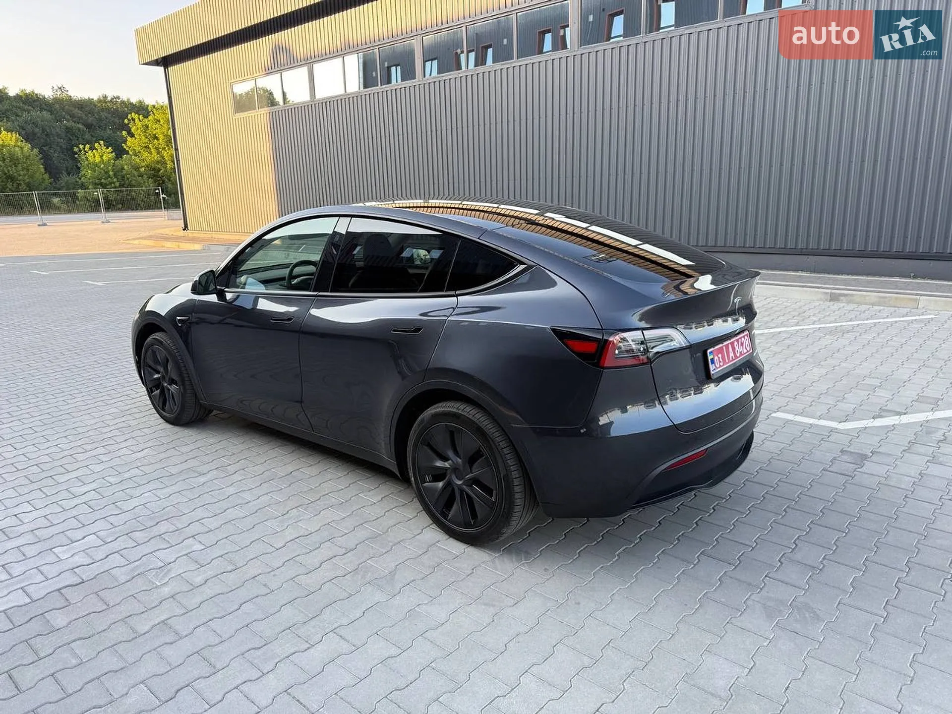 2025 Tesla Model Y - мініатюра 10