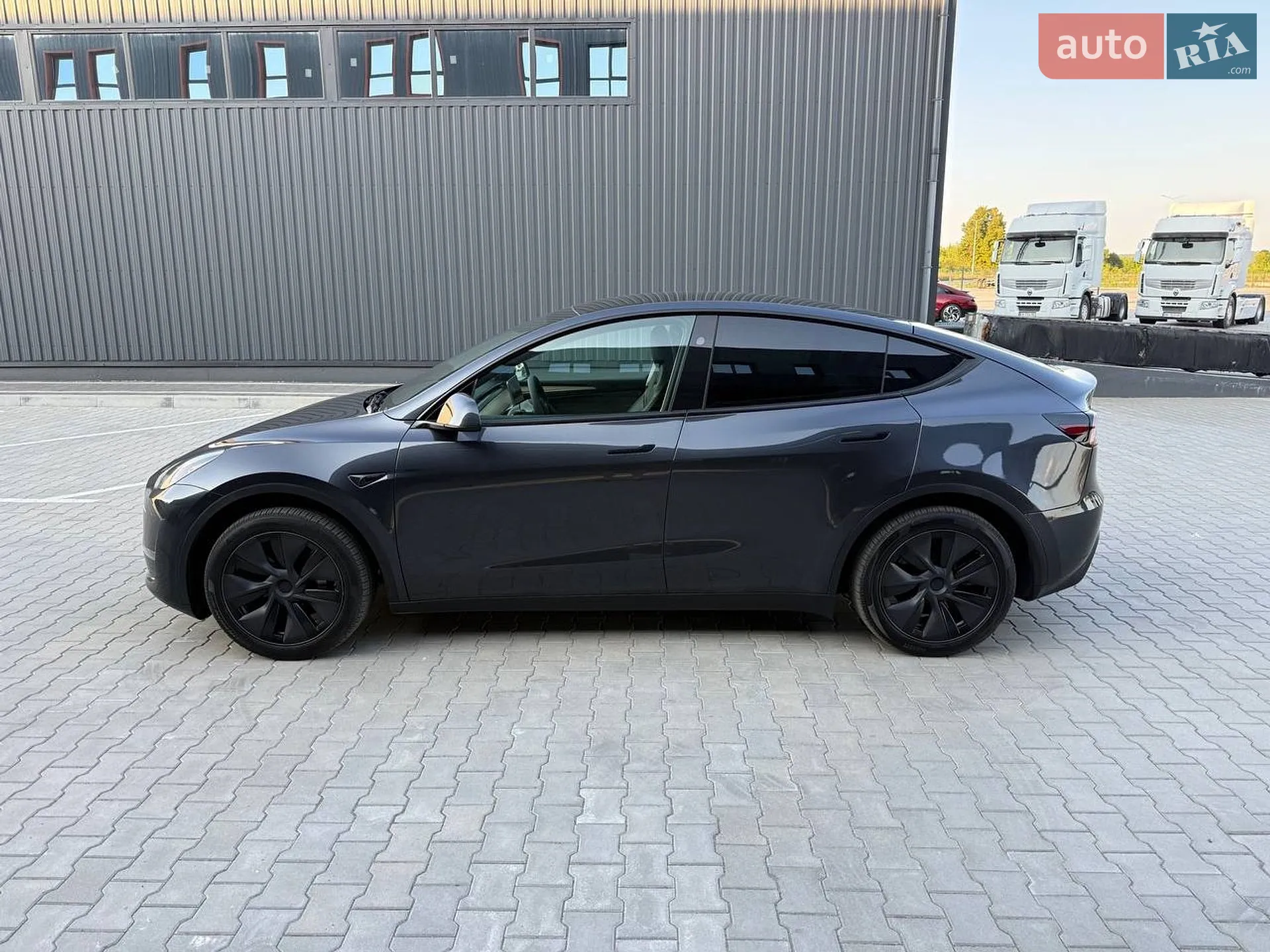 2025 Tesla Model Y - мініатюра 27