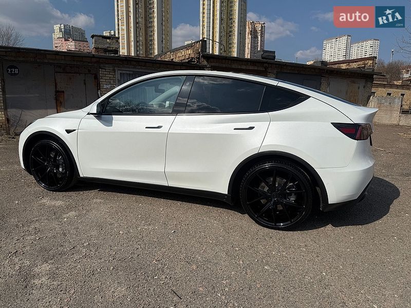 Внедорожник / Кроссовер Tesla Model Y 2021 в Киеве