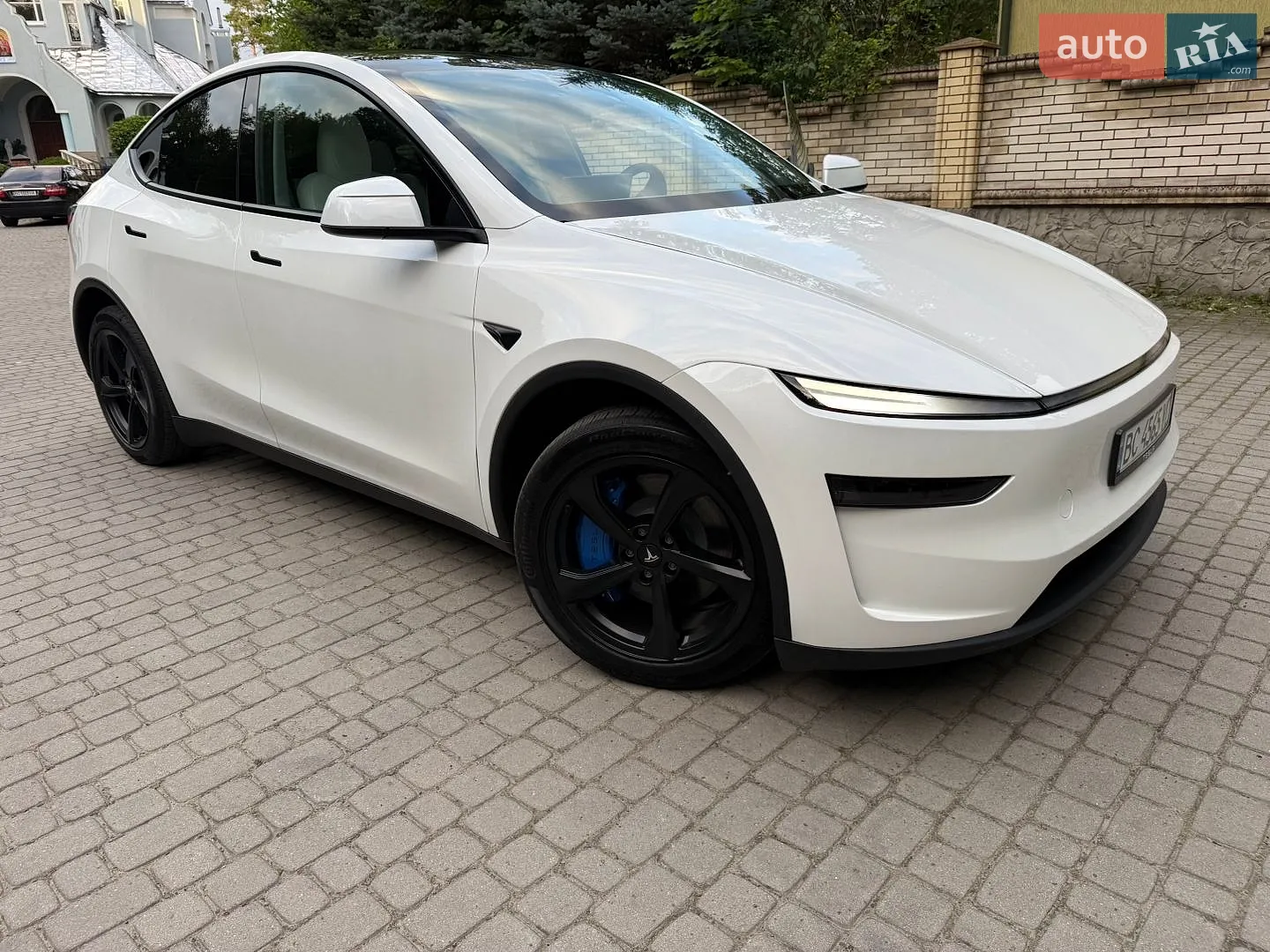 2025 Tesla Model Y - мініатюра 2