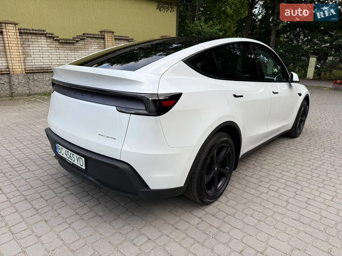 2025 Tesla Model Y - мініатюра 8