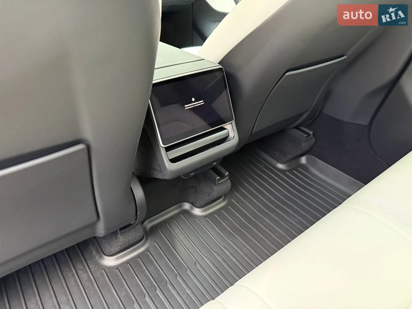 2025 Tesla Model Y - мініатюра 16