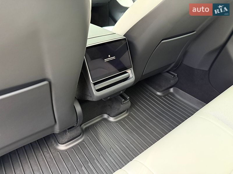 Позашляховик / Кросовер Tesla Model Y 2025 в Львові