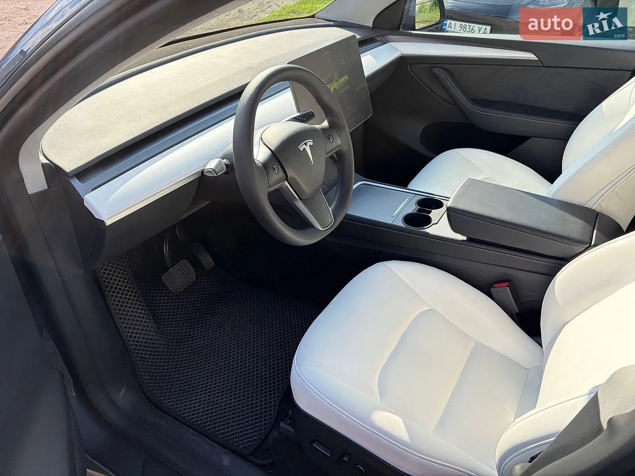 2025 Tesla Model Y - мініатюра 17