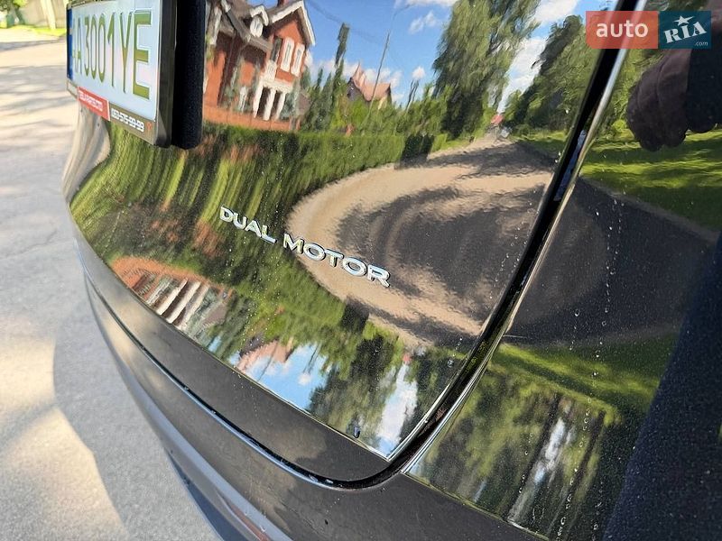 Позашляховик / Кросовер Tesla Model Y 2024 в Києві