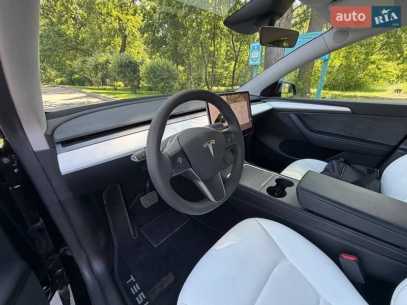 Позашляховик / Кросовер Tesla Model Y 2024 в Києві