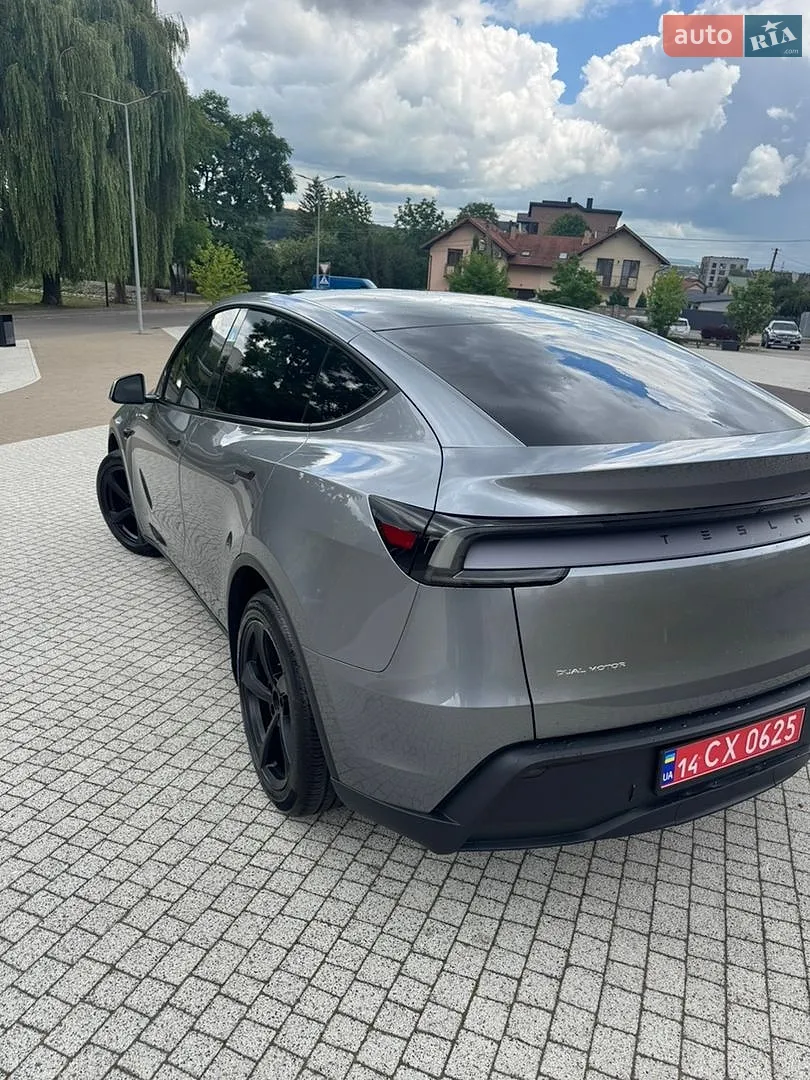 2025 Tesla Model Y - мініатюра 11