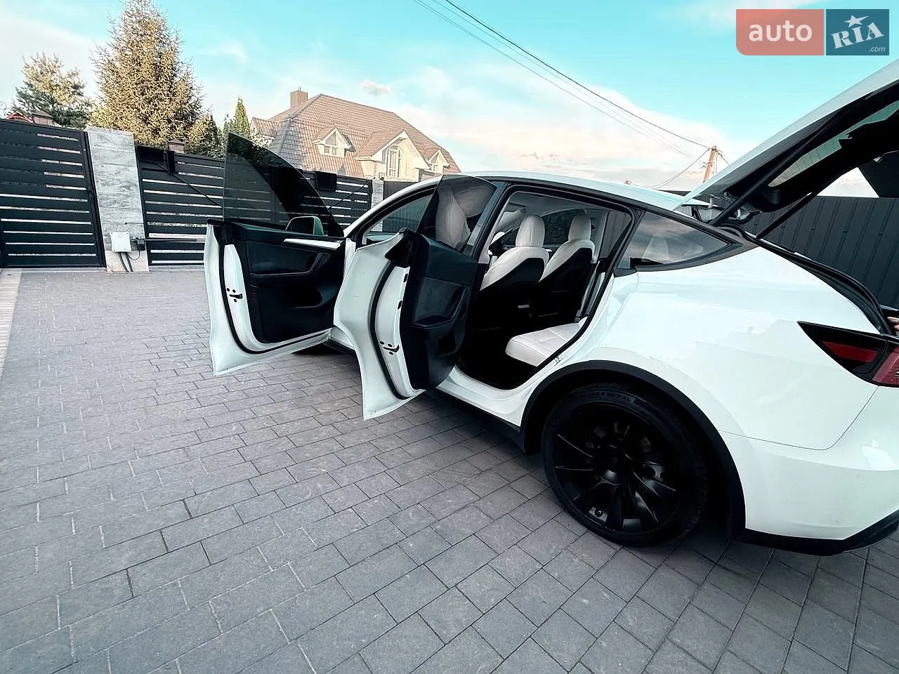 2022 Tesla Model Y - мініатюра 17