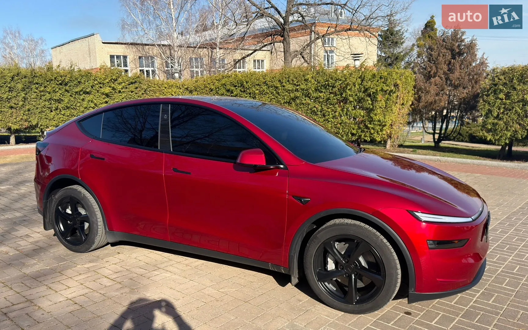 2025 Tesla Model Y - фото 1