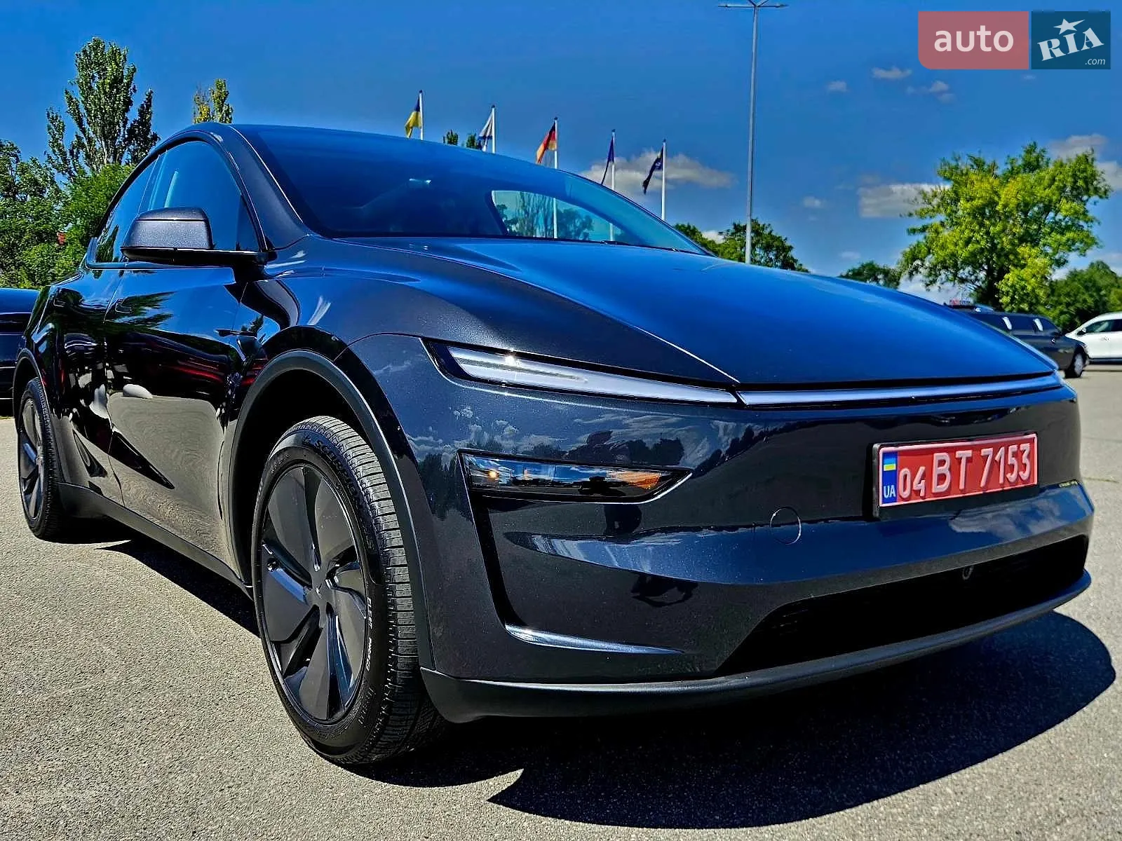 2025 Tesla Model Y - мініатюра 15