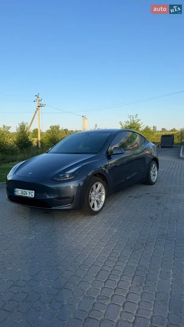 2023 Tesla Model Y - фото 1