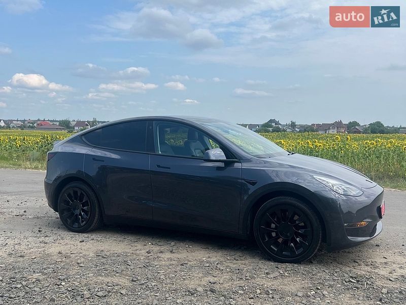 Позашляховик / Кросовер Tesla Model Y 2021 в Вараші
