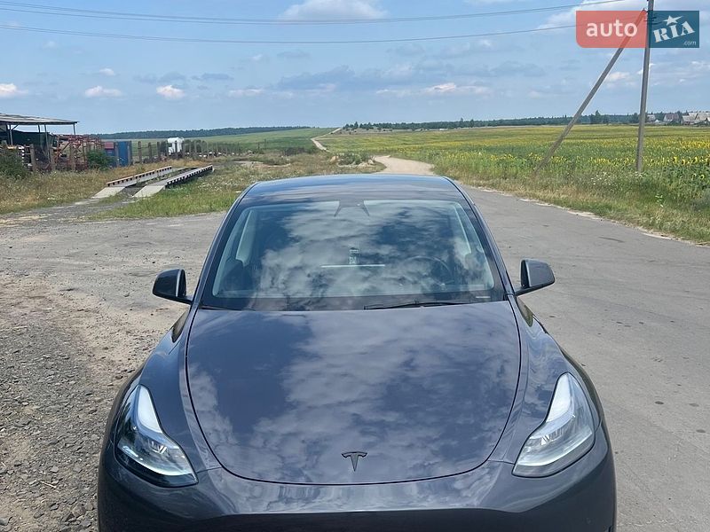 Позашляховик / Кросовер Tesla Model Y 2021 в Вараші