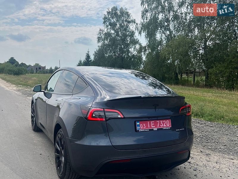 Позашляховик / Кросовер Tesla Model Y 2021 в Вараші