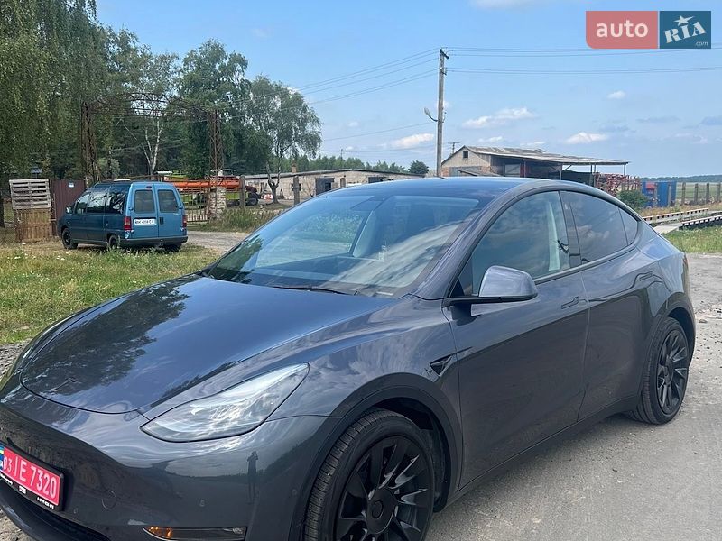 Позашляховик / Кросовер Tesla Model Y 2021 в Вараші