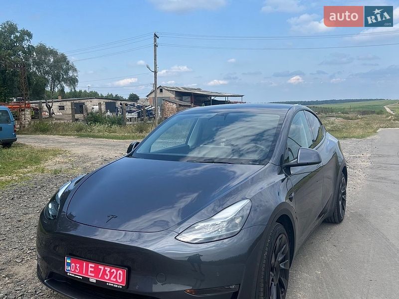 Позашляховик / Кросовер Tesla Model Y 2021 в Вараші