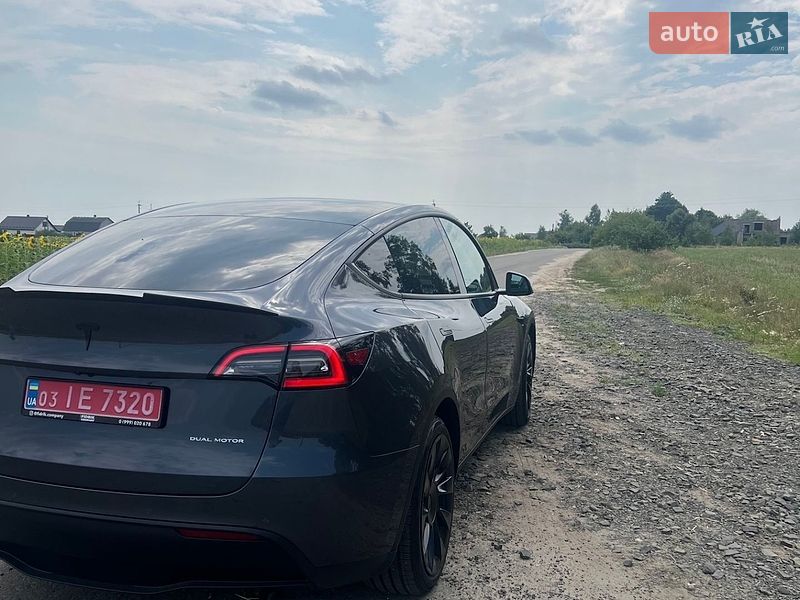 Позашляховик / Кросовер Tesla Model Y 2021 в Вараші