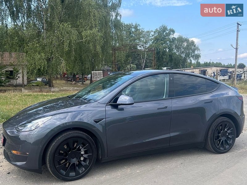 Позашляховик / Кросовер Tesla Model Y 2021 в Вараші