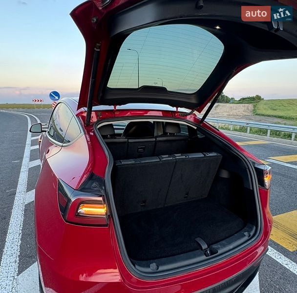 Внедорожник / Кроссовер Tesla Model Y 2022 в Ровно