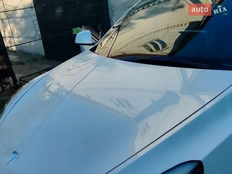 Позашляховик / Кросовер Tesla Model Y 2021 в Києві