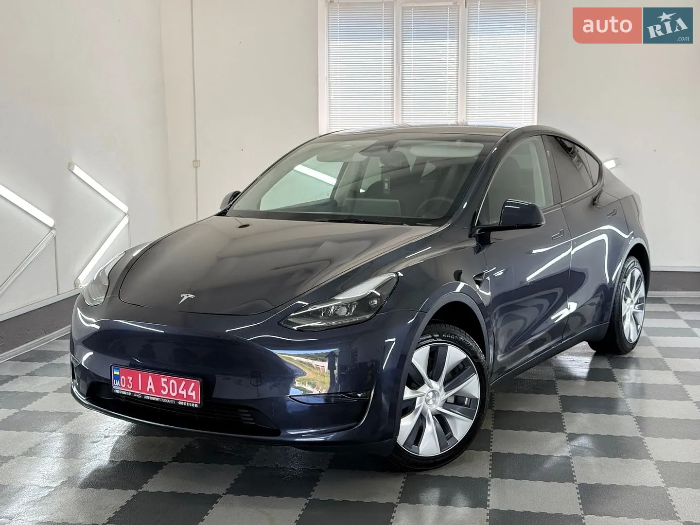 2024 Tesla Model Y - мініатюра 8