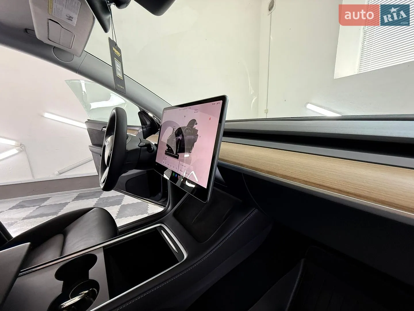 2024 Tesla Model Y - мініатюра 32
